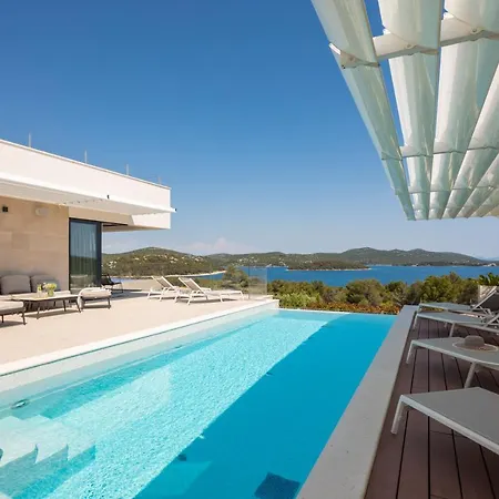 فيلة Konstanca *