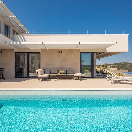 Konstanca ヴィラ イェゼラ