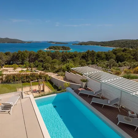 فيلة Konstanca يزيرا