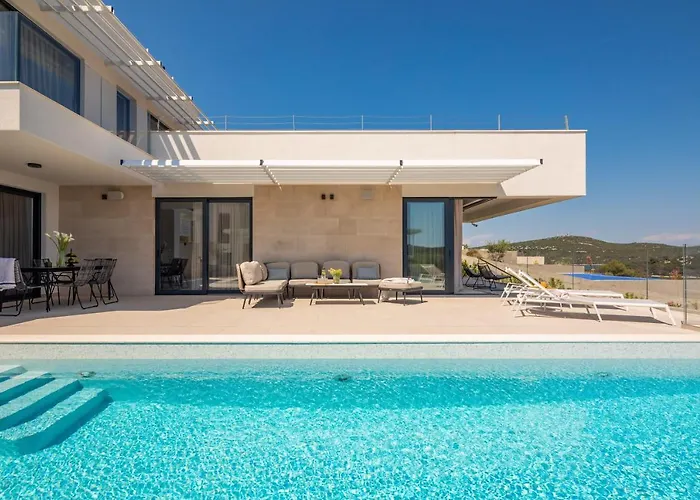 Konstanca Villa Jezera